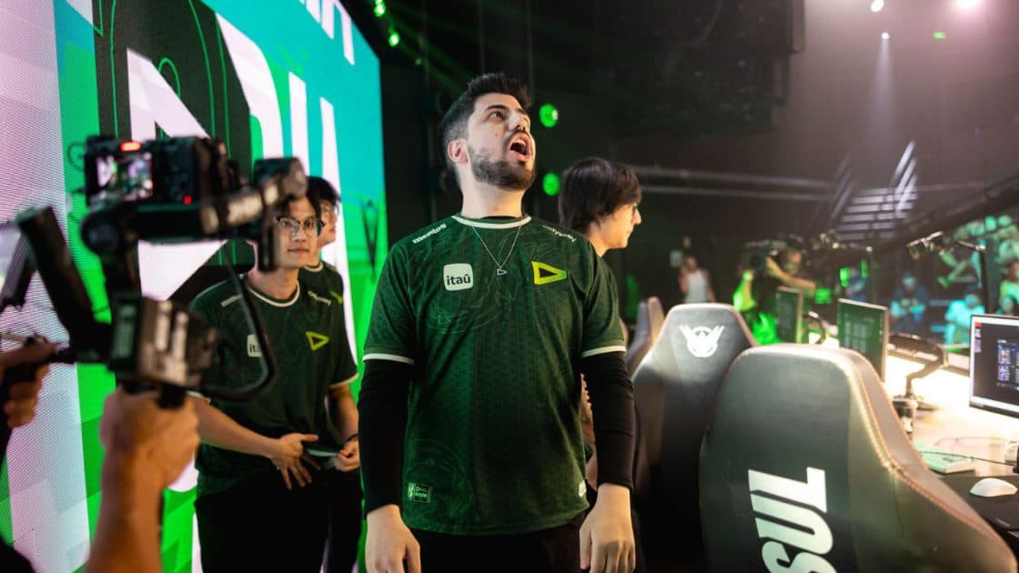 Na foto, o top-laner da LOUD, Robo