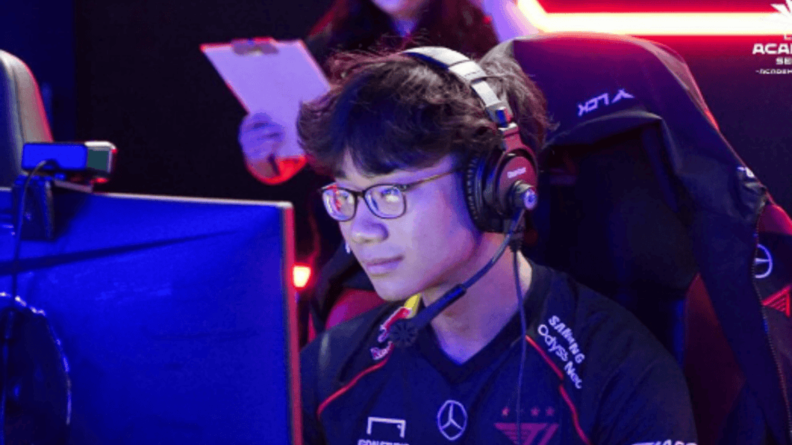 Foto de Gryffinn jogando pela T1 Rookies.