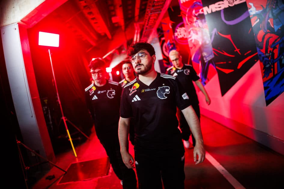 Foto de Guigo, Jojo e Ayu no MSI 2025.