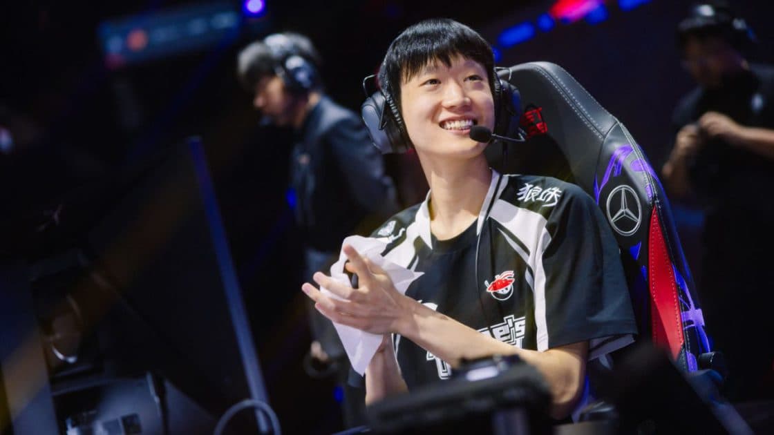Na foto, o mid-laner da AL, Shanks, no MSI 2025