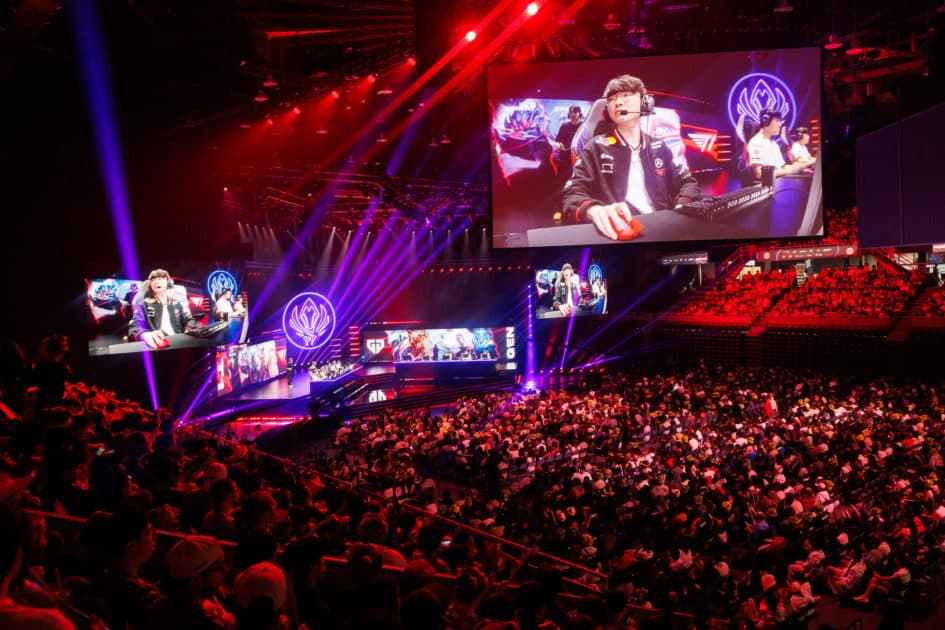 Foto de Faker no telão do MSI 2025.