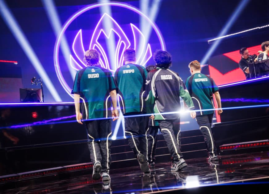 Foto da equipe da FlyQuest.