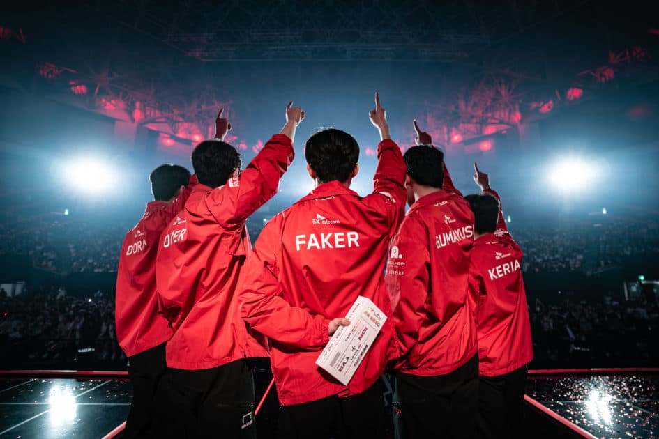 Foto da T1 após garantir vaga para o MSI 2025.