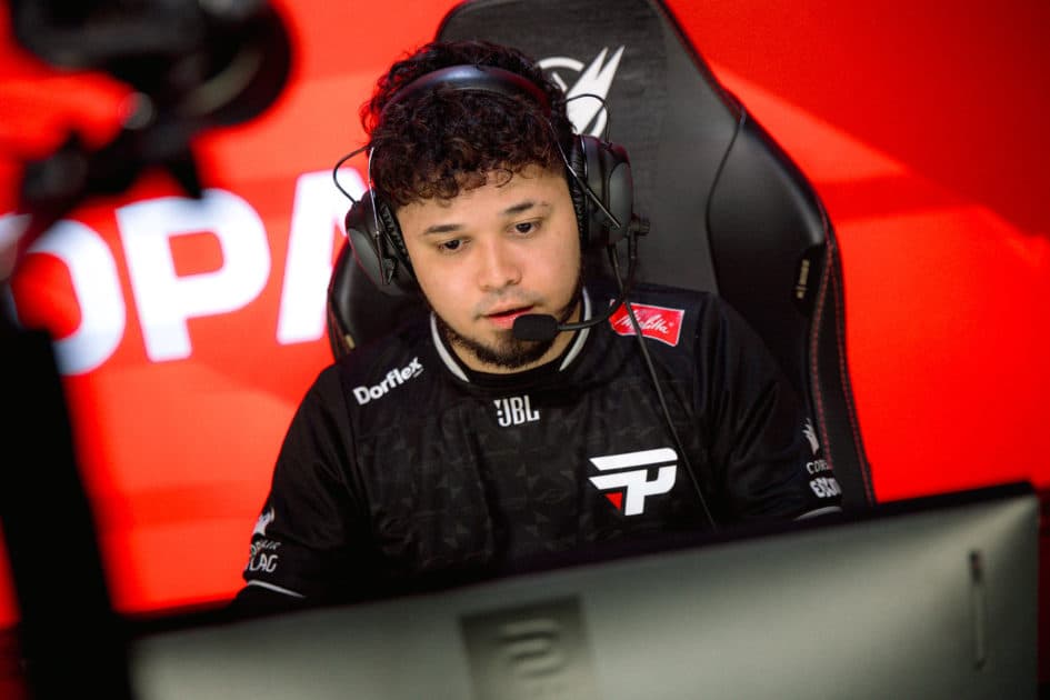 Foto de paiN Titan jogando pela paiN Gaming.