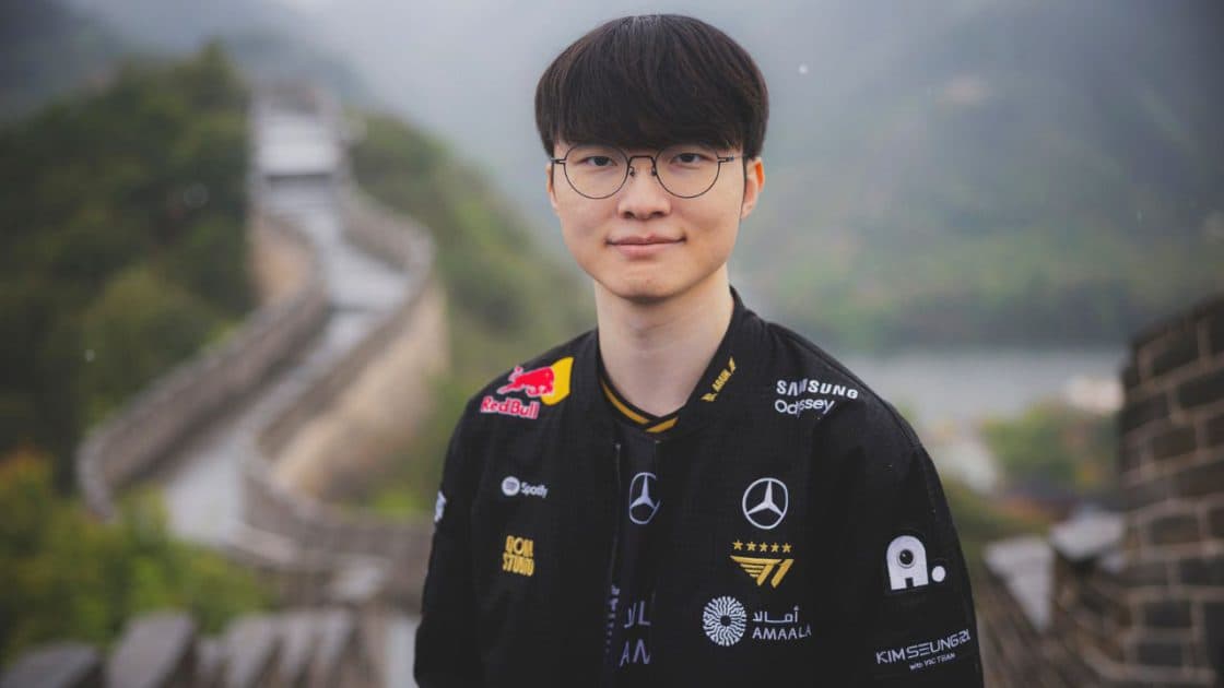 Na foto, Faker, mid-laner da T1 no Worlds 2025